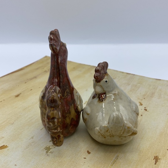 Pottery Rooster And Hen Salt & Pepper Shakers With Stoppers - Picture 3 of 8